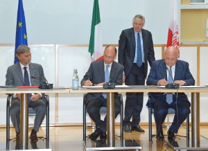 Le firme di Durnwalder, Letta e Delrio suggellano il nuovo accordo