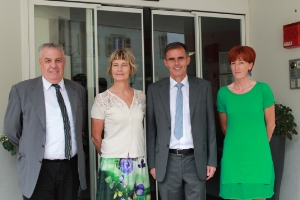 Un momento della visita alla casa per anziani "Griesfeld" ad Egna; da sx il presidente Norbert Bertignoll, la direttrice dei servizi di cura Sonja Plaikner, l'ass. Richard Theiner e la direttrice Cornelia Ebner.