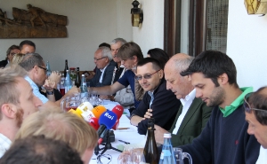 Colloquio con i media, la conferenza stampa di metà estate a Falzes con il presidente Durnwalder