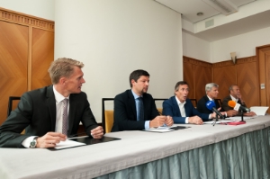 Collaborazione Roma-Bolzano per la politica autonomia nel commercio: Ulrich Stofner, Daniel Alfrader, Thomas Widmann, Hans Berger e Karl Zeller