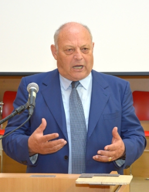 Il presidente Luis Durnwalder nel corso del suo intervento