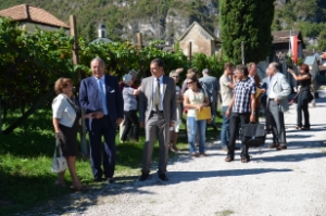 L'assessore Theiner nel corso della visita alla struttura di Magrè