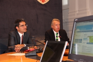 Manifesto per l'Agenda Digitale: l'assessore all'informatica Roberto Bizzo e il presidente del Consorzio dei Comuni Arno Kompatscher