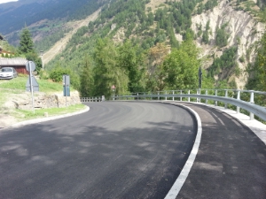 Nuovo ponte e marciapiedi a Certosa/Senales