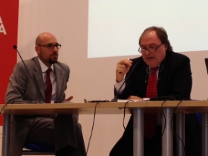 I magistrati Cuno Tarfusser (dx.) e Marco Imperato nel corso della cerimonia di inaugurazione dell'anno scolastico presso il Liceo Carducci