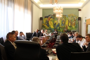 Il vertice tra Provincia, associazioni economiche e sindacati nella sede del Consiglio provinciale