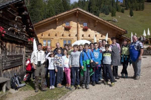 I giovani fotografi che hanno preso parte all'escursione nel Parco Naturale Puez Odle