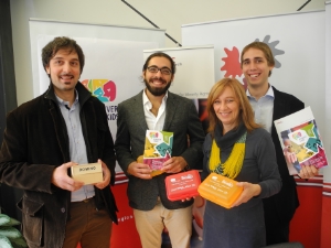 Hanno presentato il progetto per l'interculturalità "Diversity4Kids". Da sx: D.Masè (Scuole Medie"E.Fermi" BZ), E.Vettori (GECT-BZ), E.Moretto (esperta giochi), M.Röggla (Eurac-BZ) Foto:A.Gluderer