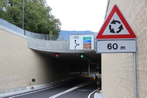 L'accesso al tunnel della circonvallazione nord-ovest nei pressi della stazione ferroviaria di Merano