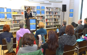 L'assessora provinciale Kasslatter Mur apre i lavori della Giornata dell'educazione permanente e delle biblitoeche a Ora (Foto: USP/A.Pertl)
