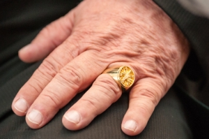 L'anello del Land Tirolo conferito al presidente Durnwalder. Foto: SerCom/ohn.