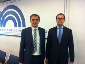 Il vicepresidente della Provincia Richard Theiner e il direttore della Ripartizione affari europei Thomas Mathá a Roma