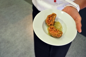 Un piatto tipico tradizionale: canederli con crauti (foto: Scuola professionale di economia domestica Aslago BZ)