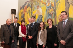 Foto di gruppo: il Presidente della Provincia Arno Kompatscher al termine dell'incontro con i vertici della FUEV