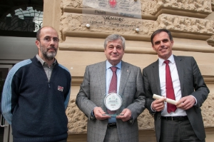 1° posto alla Provincia di Bolzano al Premio nazionale sulla prevenzione dei rifiuti 2013 (il direttore Angelucci, e gli assessori Mussner e Theiner) Foto: Dikom/ohn