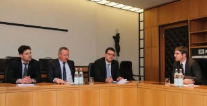 Discusse le questioni del settore turistico-alberghiero: vertici HGV dal presidente Kompatscher (Foto: SerCom/ohn)