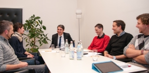 Il presidente Kompatscher con i vertici del Südtiroler Jugendring: Daniel Trafoier, Martina De Zordo, Michael Peer, Lukas Nothdurfter e Daniel Cigana