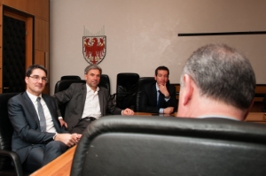 L'incontro del presidente Kompatscher e dell'assessore Schuler con la delegazione degli agricoltori (Foto SerCom/ohn)