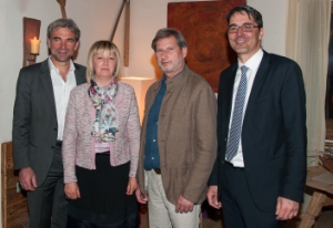 L'assessore Schuler, il sindaco Beatrix Mairhofer, il commissario UE Hahn e il presidente Kompatscher in val d'Ultimo. Foto: SerCom/ohn.