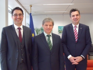 Incontro con il commissario all'agricoltura: da sinistra, il presidente Kompatscher, il commissario UE Ciolos e l'europarlamentare Dorfmann