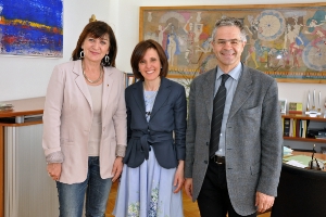 Da sin. l'assessora Beate Palfrader, l'assessora Waltraud Deeg ed il direttore di dipartimento Stefan Walder