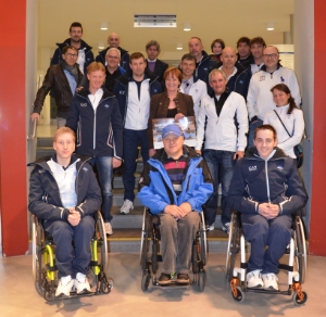 L'assessora Stocker con gli atleti paralimpici