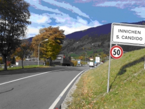 L'accesso est di San Candido prima dei lavori (Foto Ripartizione Infrastrutture)