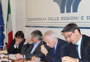 Debora Serracchiani (Friuli-Venezia Giulia), Vasco Errani (Presidente Conferenza delle Regioni), Marcello Mochi Onori (Segretario generale) e Arno Kompatscher oggi a Roma