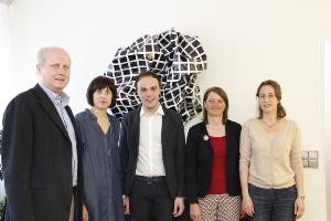 Premio Paul-Flora: l’assessore Philipp Achammer con Andreas Hapkemeyer, Lisa Mazza, Alexandra Pan e Angelika Gasser (Ufficio cultura)