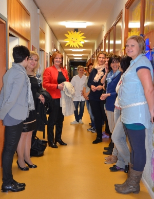 L'assessora Martha Stocker a colloquio con gli operatori all’Istituto provinciale per l'assistenza all'infanzia