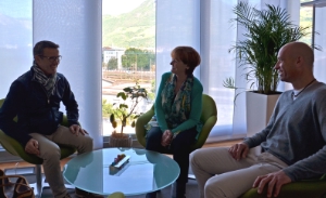 L'assessora Martha Stocker a colloqui con Helmut Burger e Markus Putzer