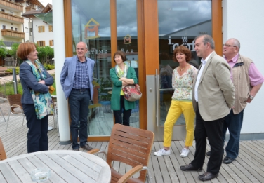 L'assessora Stocker,Schmuck, Sattler, Senoner, Santoni e Schönauer al Martinsheim di Castelrotto