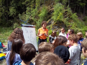 Opere idrauliche: Convivere con i pericoli naturali - workshop a scuola, qui gli alunni dell Scuola elementare Montessori di Bressanone.(Foto: Ripartizione Opere idrauliche)