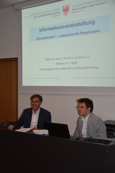 L'assessore Richard Theiner e Horand Ingo Meier, direttore dell'Ufficio amministrativo del paesaggio e sviluppo del territorio, durante l'incontro
