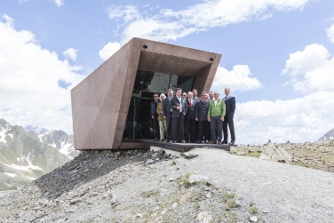 Terza stagione del bus di Passo Rombo. Foto: Andreas Amplatz Fotografie