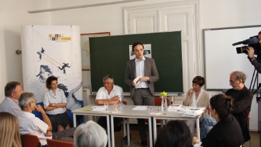 L'assessore Achammer nel corso della presentazione del volume "Nix lesen, nix schreiben, nix gut"