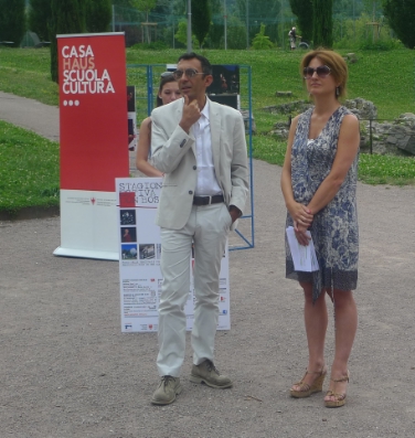 Il direttore di Ripartizione, Antonio Lampis, e Barbara Brugnara di Cooperativa 19 nel corso della conferenza stampa