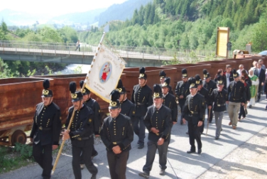 Il corteo dell'associazione dei minatori di Ridanna Monteneve
