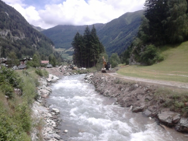 Interventi per mettere in sicurezza il rio di Vizze