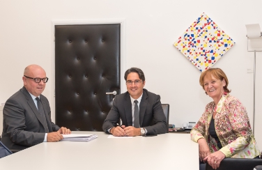 Da sinistra, il direttore regionale INPS Zanotelli, il presidente Kompatscher e l'assessore Stocker (Foto: USP/ohn)