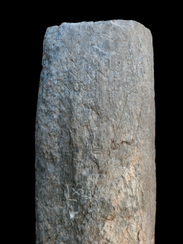 Il miliare del III secolo d.C. dedicato all'imperatore Severo Alessandro (Foto: Ufficio beni archeologici)