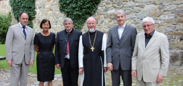 Durante la cerimonia d'apertura (d.s.): il direttore Leo Andergassen, la vicedirettrice Paula Mair, l'assessore ai musei Florian Mussner, l'abate del convento di Stams German Erd, il direttore Reinhard G.Wittmann e l'esperto di Musil, Karl Corino