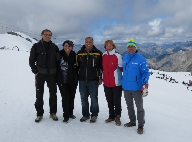 Armin Hölzl, Astrid Pichler, Karl Heinz Tschenett, l'assessore Martha Stocker e Gustav Tschenett (FOTO: USP)