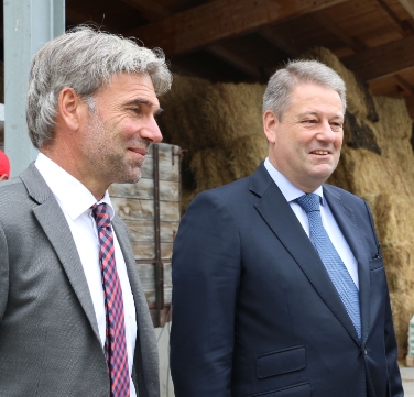 Scambio di idee sulla politica agraria UE: il ministro Andrä Rupprechter (dx) e assessore Arnold Schuler (Foto: USP/M.Clara)