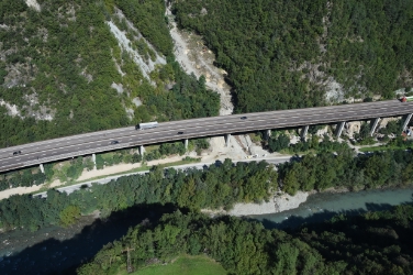 I lavori di sgombero sul rio Rivellone (Foto USP/Ripartizione opere idrauliche)