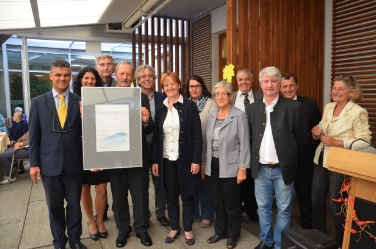 Assistenza di qualità: l'assessore Martha Stocker consegna il premio alla casa di riposo Lorenzerhof di Lana