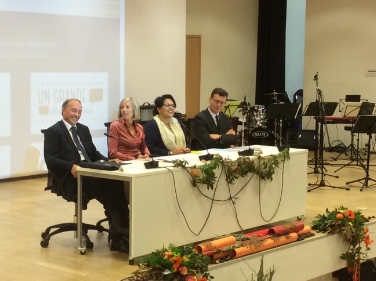Il ministro Stefania Giannini nell'aula magna del Liceo Pascoli di Bolzano