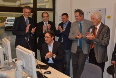 Il presidente Kompatscher nella sede di RAS al momento dell'attivazione del nuovo centro di trasmissione