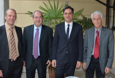 Il presidente Kompatscher e il sottosegetario Giacomelli nell'incontro a Bolzano, presenti il senatore Zeller e il presidente della RAS Gamper
