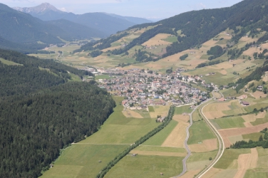 La gestione sostenibile dei corridoi fluviali (in foto la Drava presso San Candido) si è discusso in un workshop presso la Libera Università a Bolzano. (Foto: USP/Rip.Opere idrauliche)